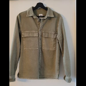 Overshirt från Zara - Supersnygg Overshirt från Zara i storlek M, skick 9/10
