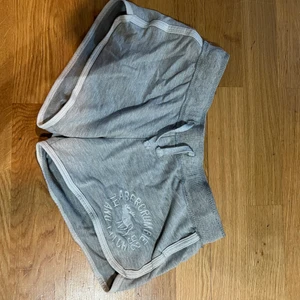 Abercrombie and FitCoach short - Jätte fina short i skönt material med en lite ficka på baksidan. Passar inte mig längre därför säljer jag dom.