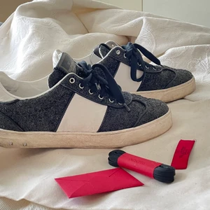 Valentino  - Hej, säljer mina fina valentino skor som är köpta på vestiarie collective, skicket är använt därav priset. Storlek 38 kan mötas eller posta ❤️‍🔥, skriv privat för fler bilder på skornas skick!❤️