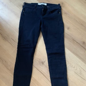 Abercrombie & Fitch jeans  - Snygga lågmidjade Abercrombie & Fitch jeans strl 27/30