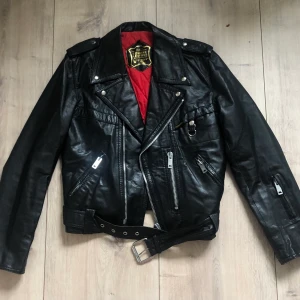 Vintage Petroff Paris Leather Jacket  - Vintage Petroff Paris Genuine Leather Jacket, storlek 40 Toppenskick Frakt tillkommer 