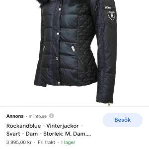 Min favorit jacka men behöver sälja den för ska köpa in nya jackor nu till vinter o har it plast för den skriv dm om bilder priset kan diskuteras💖