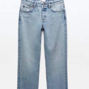 Säljer dessa mid-Rise jeans ifrån zara som inte längre går att köpa. Dom är i mycket gott skick!