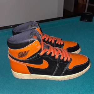 Air Jordan 1 High ”Sbb 3.0” - ‼️WTS‼️  Air Jordan 1 high “Sbb 3.0”🎃  Size: 45EU/11US  Cond: 7/10?  Box✅   Price: 1700kr+Frakt   Perfekt sko nu i oktober￼🎃  Säljer dessa på grund utav att de inte passar mig men jag gillar verkligen skit mycket￼ Men behöver lite pengar till nya skor😁 ￼