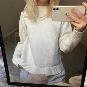 Vit stickad tröja  - Stickad tröja som inte kommer till användning! 