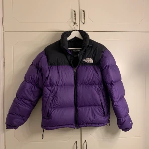The north face jacka  - hejheej, säljer nu min northface jacka, i mycket bra skick. Säljer den då den inte kommer till användning 🦋 (herrstorlek S)