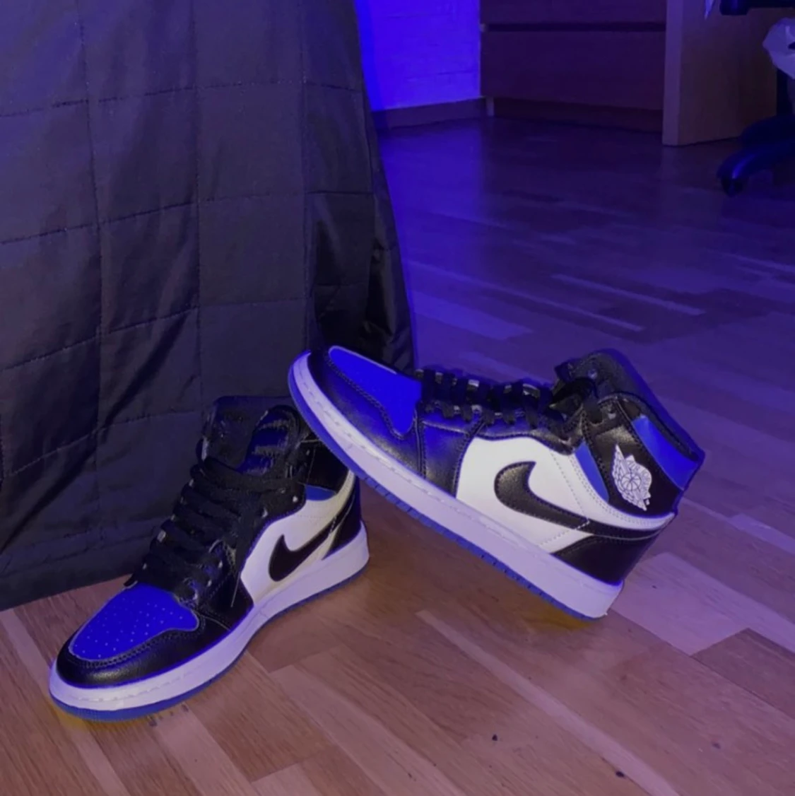 Jordan 1 Royal blue toe storlek 38