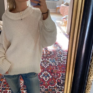 Hösttröja  - Säljer denna perfekta stickade hösttröja verkligen så himla fin! Iversized och perfekt till lite kallare höstvöder