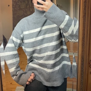 Zara tröja  - Randig tröja från Zara. Mycket bra skick! Storlek S 💕