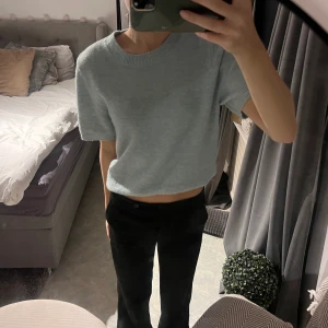 Stickad t shirt - Blå stickad  T-shirt 