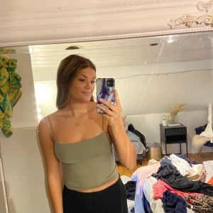 2 för 50kr - Två linnen från Gina tricot, säljer båda två inte separat.