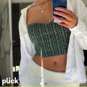 Zara topp - Säljer denna fina gröna korsett toppen som jag bara använt 1 gång! Lånade bilder❤️