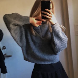 stickad zip - säljer denna supermysiga stickade tröjan från gina då jag aldrig använder den🤍