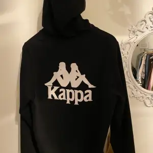 Säljer denna tröja med märket Kappa, köpt på Zalando. Storlek är Xs-s