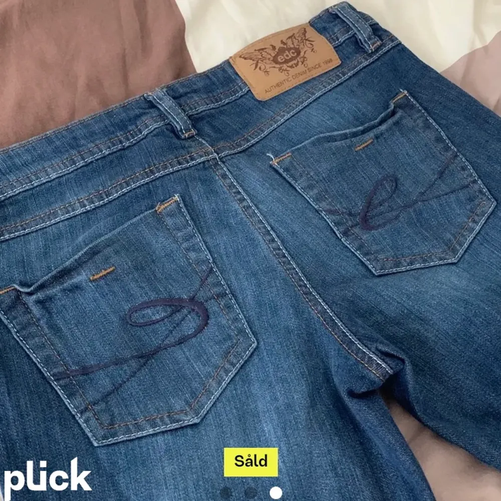 Jeans som jag köpt här på Plick, dom är lågmidjade och bra skick. Kan tänka mig byta mot något. Jeans & Byxor.