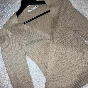 Topp från NA-KD✨✨✨ - Supersnygg topp från NA-KD! Storlek M, dock lite liten i storleken🌸