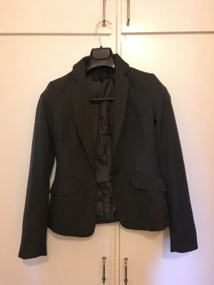 Kavaj - Snygg kort kavaj