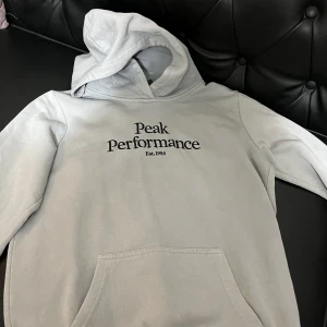 Peak performance tröja - Vill inte ha den längre så jag säljer den.