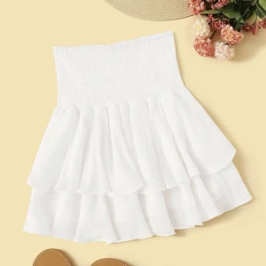 Kjol - Säljer min vita kjol från shein pga använder inte. Skit snygg och super skön till sommaren 