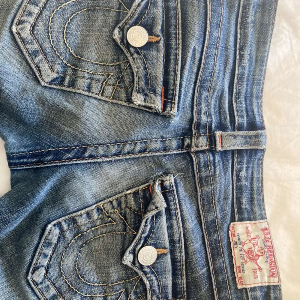 True religion jeans i storlek 25! Bra skick och flare😊. Jeans & Byxor.