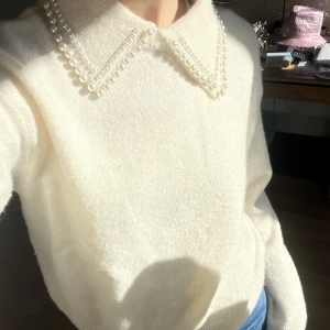 Superfin tröja med krage 🌟 - Superfin tröja från H&M 💞Strl. XS Lappen kvar, använd endast 1 gång. Superbra skick 🌟 Ord. pris 350kr - mitt pris 250kr