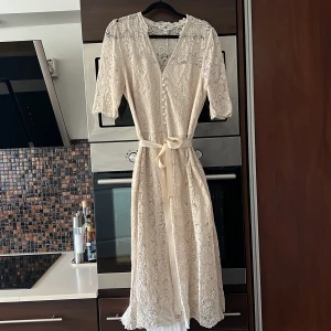 Cottagecore klänning - Jättefin klänning som ger av en cottagecore vibe. Använts ett par gånger men är i bra skick. 