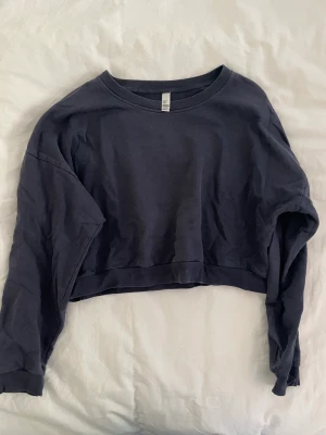 Croppad sweatshirt  - Croppad sweatshirt från american apparel