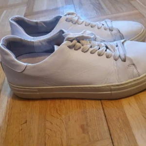 Jim Rickey skor  - Vita Jim Rickey skor 