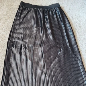 Kjol - Från NA-KD, använd 1 gång.  Väldigt fin på.