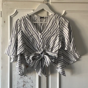 Jätte fin top ifrån Gina  - Gammal top som älskats länge!! 