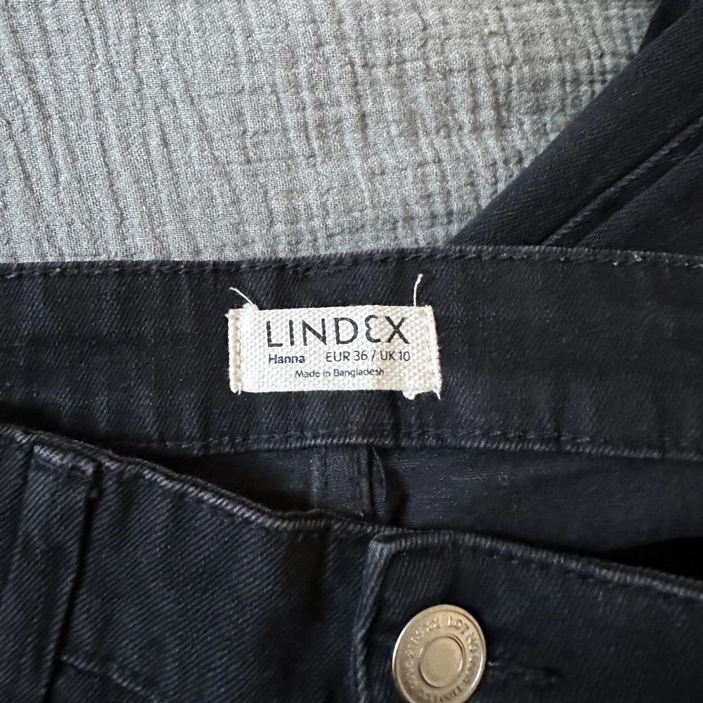 Svart Svarta jeans - Lindex | Plick Second Hand