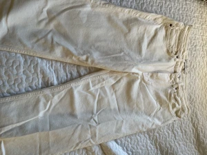 Mango Jeans  - Helt nya, tagg saknas men jeansen är aldrig använda 