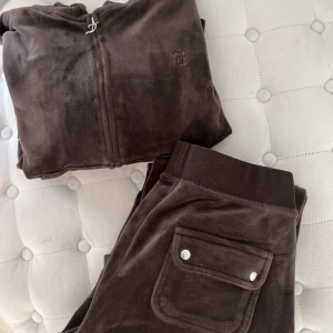 Juicy couture  - Säljer min juicy dress för att jag inte använder den i storlek S , färgen brun🤎