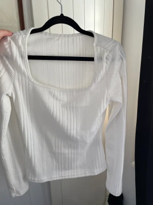 vit tröja - har aldrig använt den