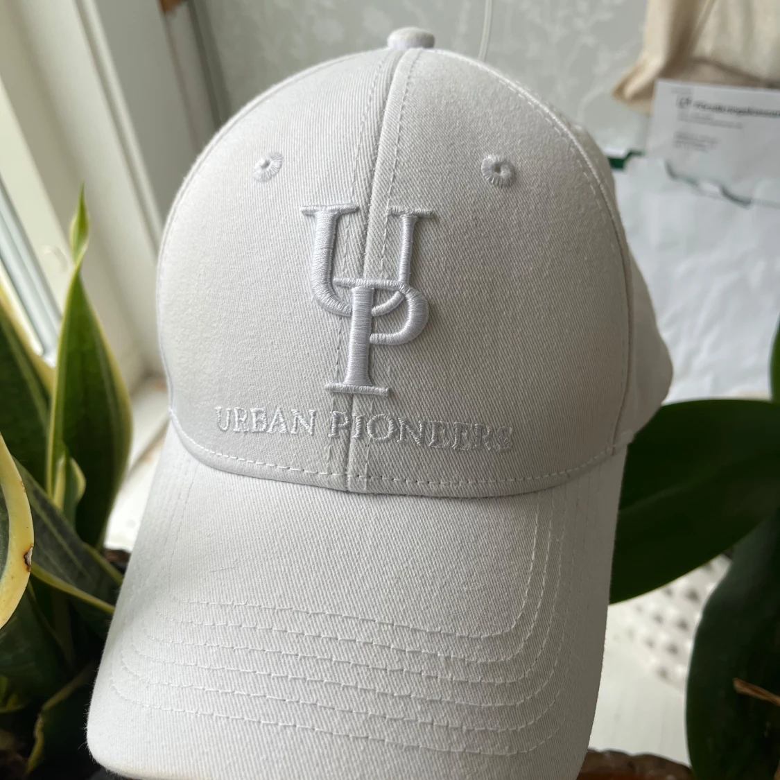 Vit keps från Urban Pioneers - 2