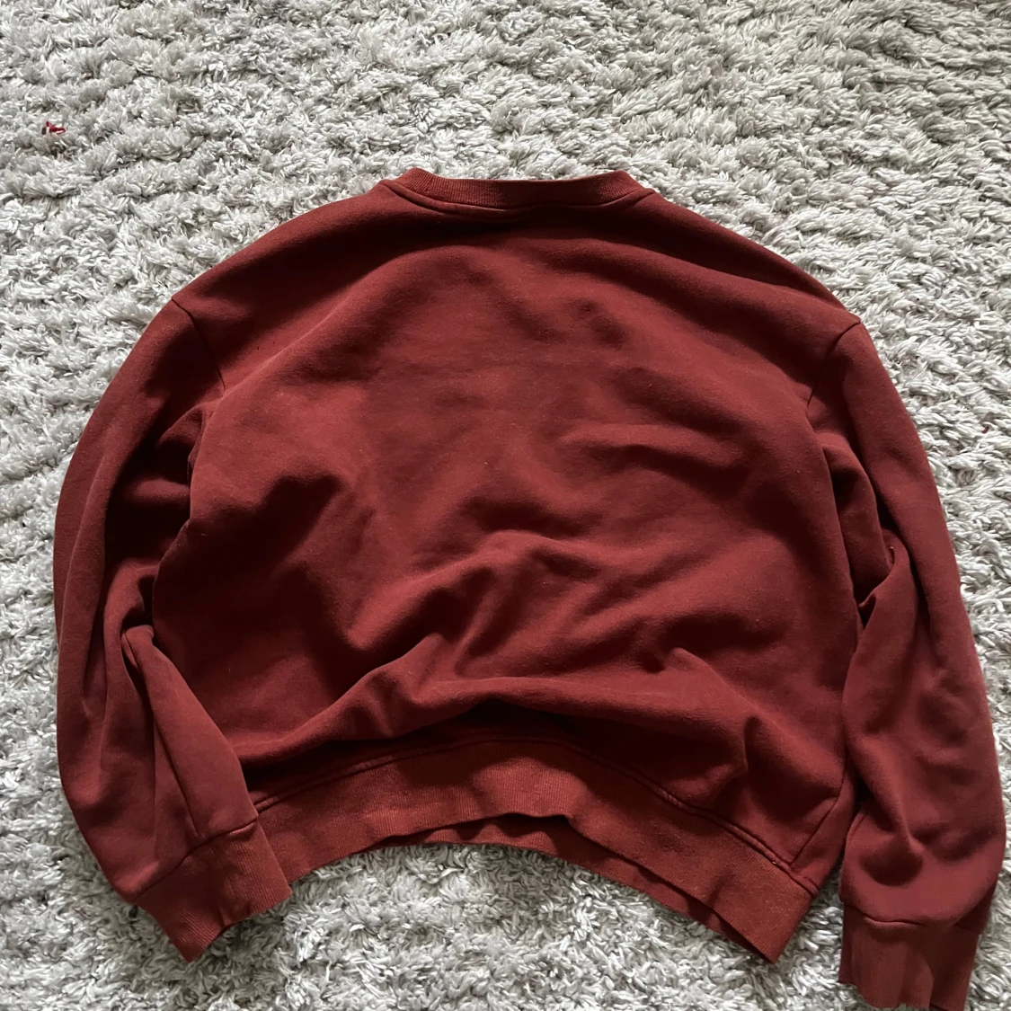 Vinröd sweatshirt från H&M - 1