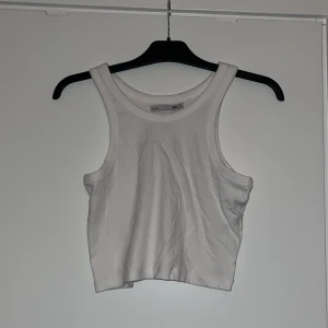 Vit ribbat linne - Vit ribbat linne från lager 157💕