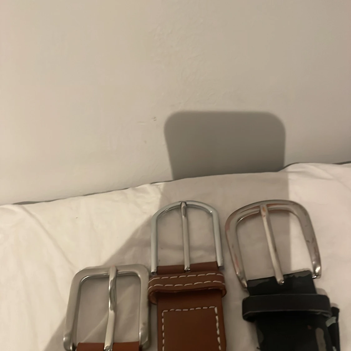 Tre bälten i olika färger - 1