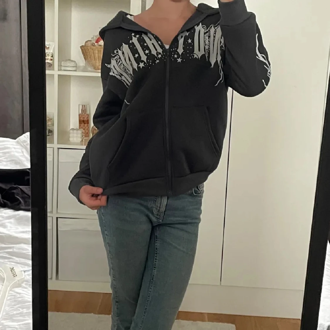 Svart hoodie med tryck - 1