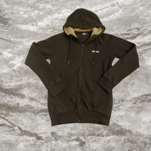 Svart hoodie från McKenzie - McKenzie!!