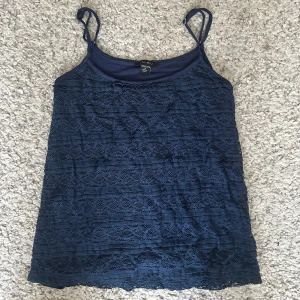 Mörkblå spetslinne  - Såå fint Spetslinne!! Hör av er vid fundering 💞