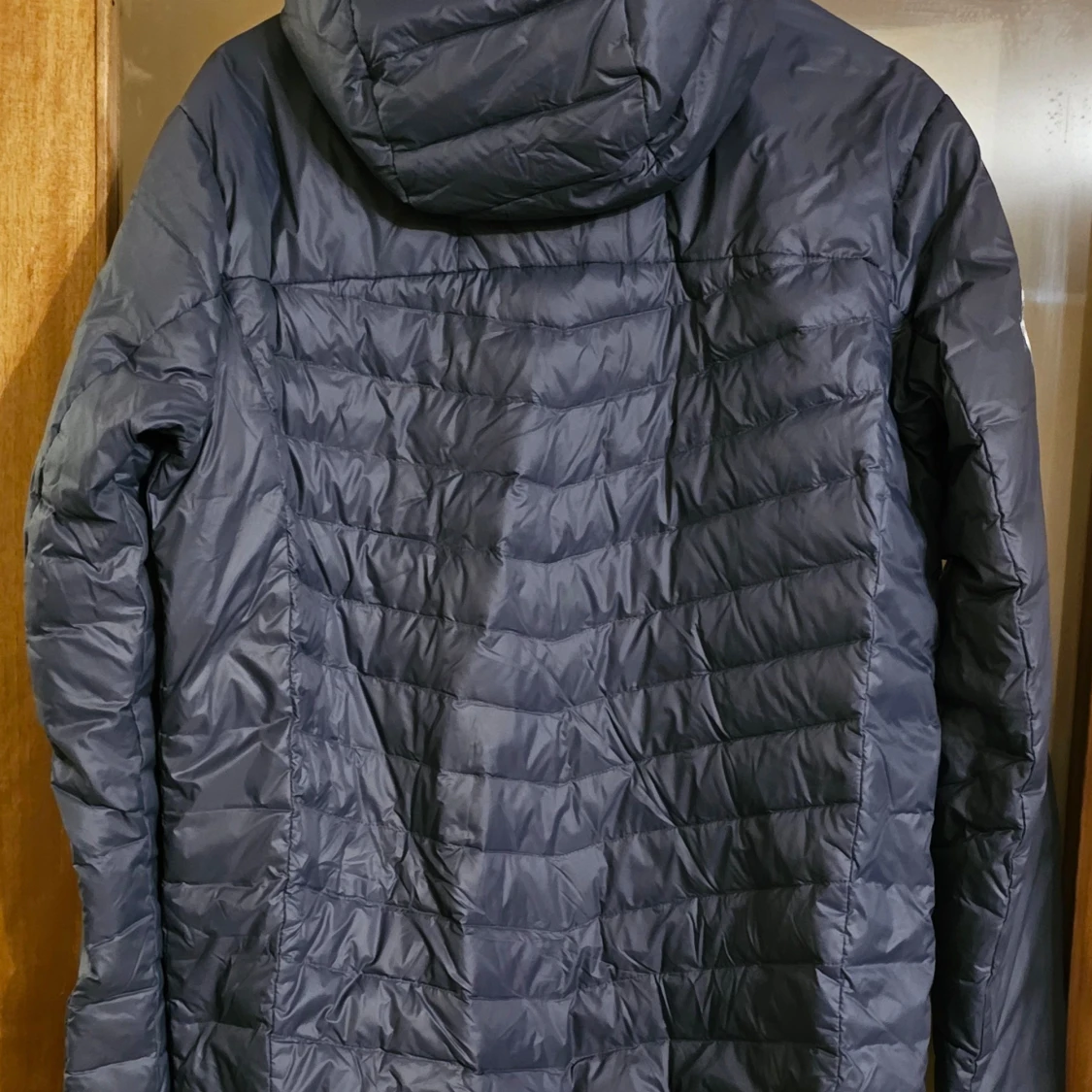 Mörkblå pufferjacka med huva - 1
