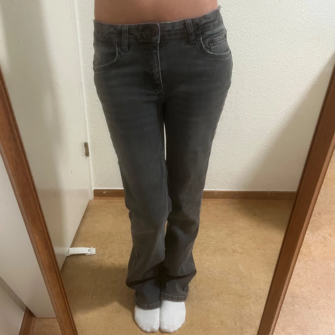 Grå bootcut jeans - 1