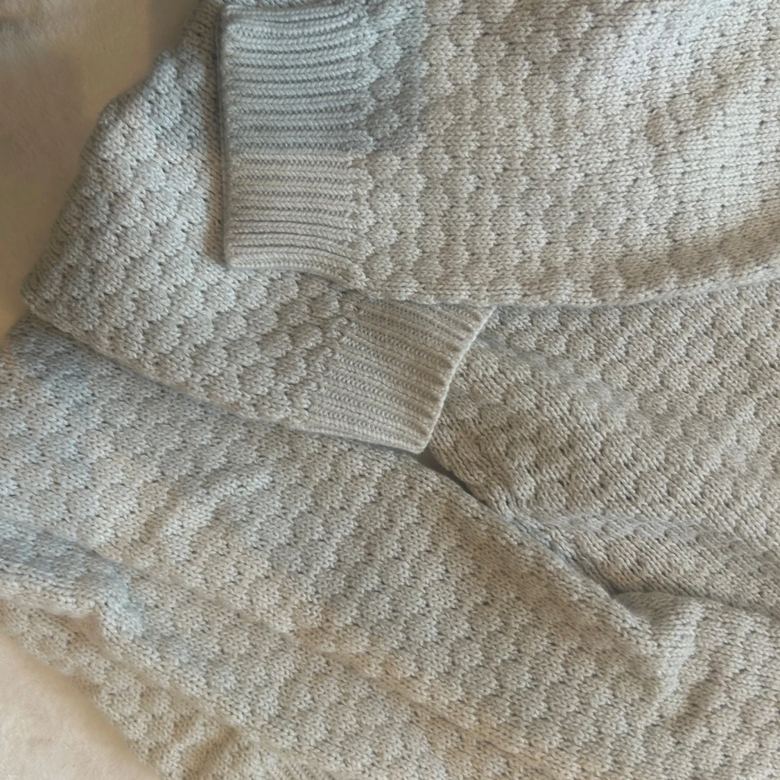 Grå stickad tröja från Vila - 2