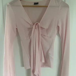 Rosa långärmad topp från Gina tricot  - Sjukt snygg tröja från Gina tricot, som endast använd en gång💕💕💕