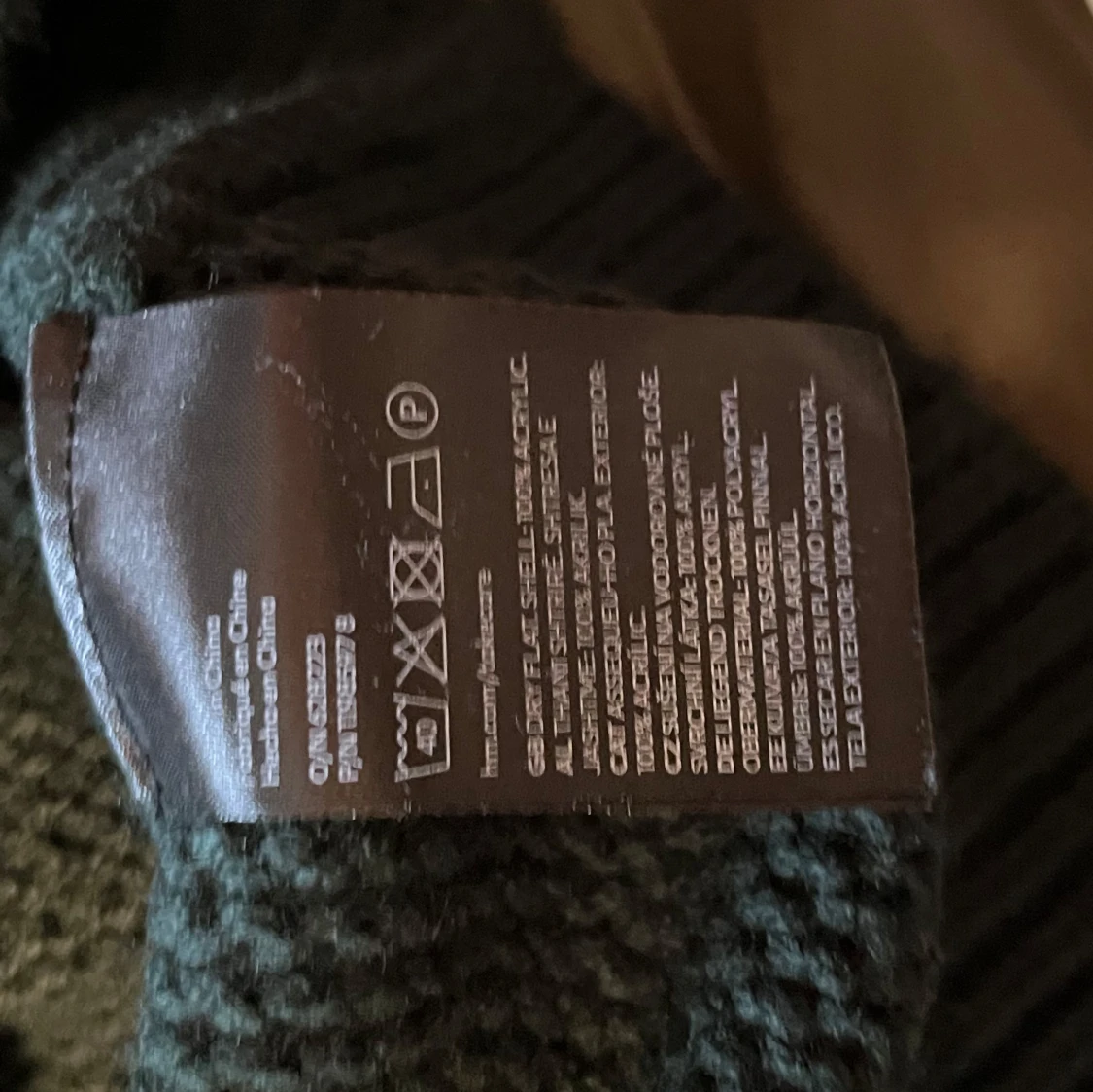 Mörkgrön stickad tröja från Divided - 3