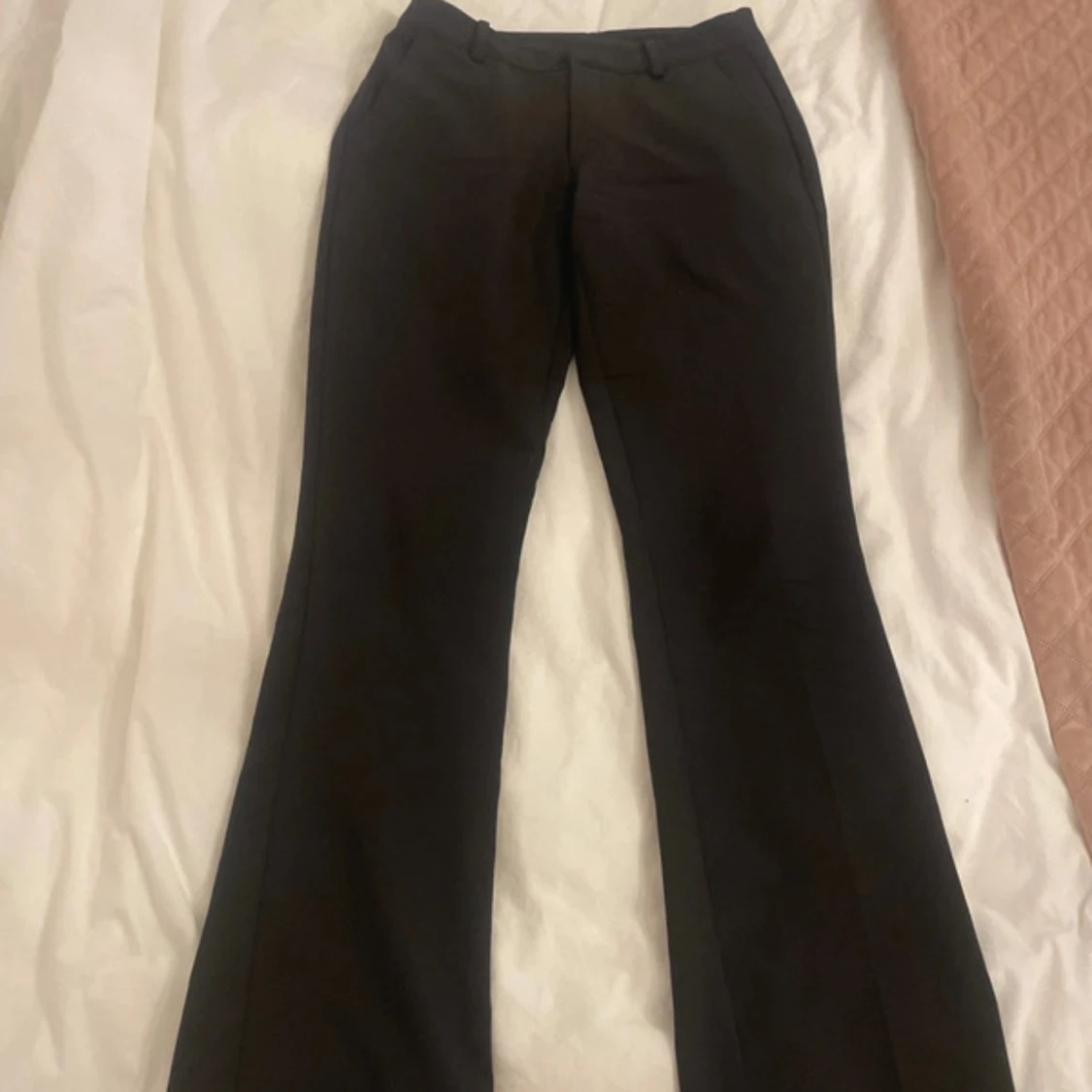 Svarta kostymbyxor