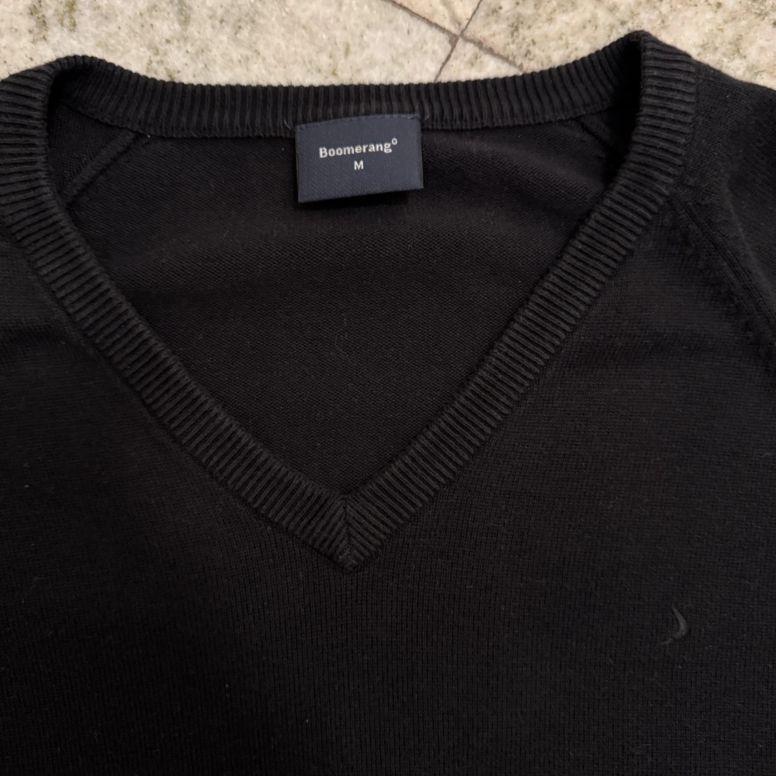 Svart v-ringad tröja från Boomerang - 1