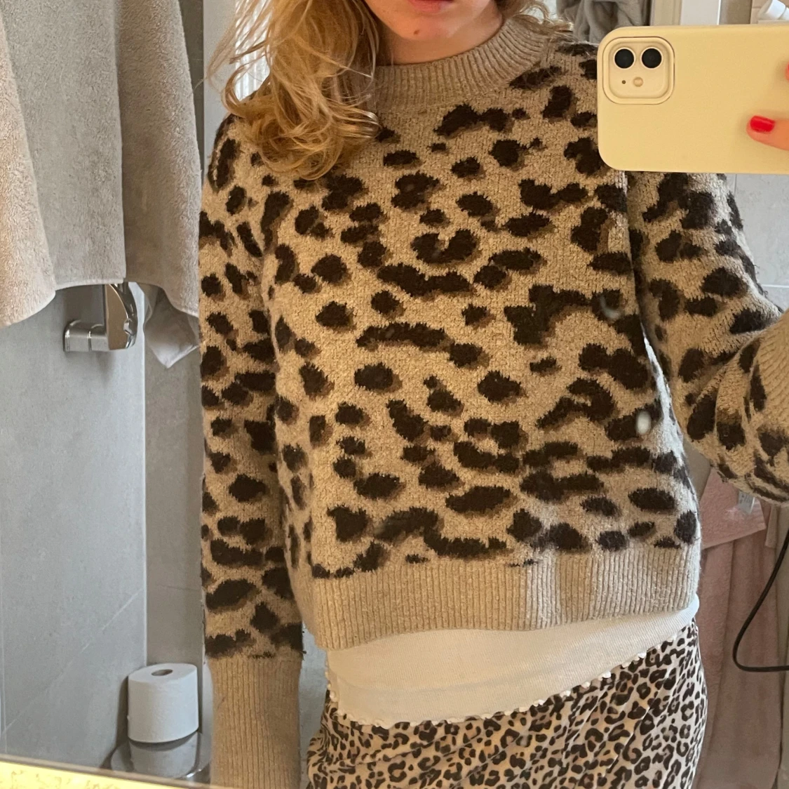 Beige leopardmönstrad tröja