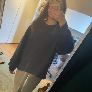 Stickad tröja - Jättefin stickad tröja från Lager 157 i storlek xs❤️ den är xs men är lite större så den passar som S/M också❤️ inte använd så många gånger så i bra skick❤️